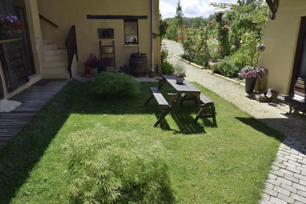 La Parenthese Acomodação com café da manhã Saint-Genix-sur-Guiers Exterior foto